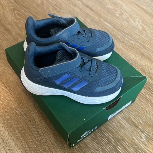 ❌SOLD❌Adidas sneakers - Picture 2 of 4